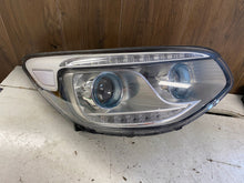 Load image into Gallery viewer, Frontscheinwerfer Kia Soul II 92102-E4 Rechts Scheinwerfer Headlight