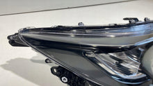 Load image into Gallery viewer, Frontscheinwerfer Toyota Corolla 81110-02S60 Rechts Scheinwerfer Headlight SCH3297063255ra