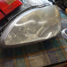 Laden Sie das Bild in den Galerie-Viewer, Frontscheinwerfer Mercedes-Benz W220 0301178273 Links Scheinwerfer Headlight SCH8635341392ws