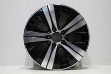 Laden Sie das Bild in den Galerie-Viewer, 1x Alufelge 17 Zoll 7.0&quot; 5x112 44,5ET A2064017100 Mercedes-Benz W206 Rim Wheel