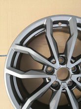 Laden Sie das Bild in den Galerie-Viewer, 1x Alufelge 18 Zoll 6.5" 5x112 41ET Glanz Graphit 6877550 BMW F39 X1 F48 FEL5375826102jf