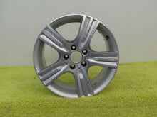 Laden Sie das Bild in den Galerie-Viewer, 1x Alufelge 17 Zoll 8.5&quot; 5x112 58ET A2044016102 Mercedes-Benz W204 Rim Wheel