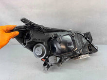 Laden Sie das Bild in den Galerie-Viewer, Frontscheinwerfer Opel Astra H 103419012228 Xenon Links Scheinwerfer Headlight SCH8430492501un