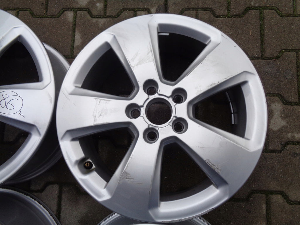 4x Alufelge 17 Zoll 6.0" 5x112 48ET Glanz Silber 8V0601025C Audi A3 Golf