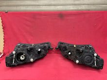 Laden Sie das Bild in den Galerie-Viewer, Frontscheinwerfer Skoda Superb III 3V1941017A Ein Stück (Rechts oder Links)