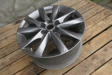 Laden Sie das Bild in den Galerie-Viewer, 1x Alufelge 17 Zoll 7.5&quot; 5x114.3 50ET Mazda Rim Wheel