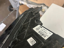 Laden Sie das Bild in den Galerie-Viewer, Frontscheinwerfer Ford Transit Courier 13W029 Rechts Scheinwerfer Headlight SCH1851846771zh