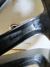 Load image into Gallery viewer, 1x Alufelge 18 Zoll 8.0&quot; 5x120 34ET 6775607 BMW 1 Rim Wheel