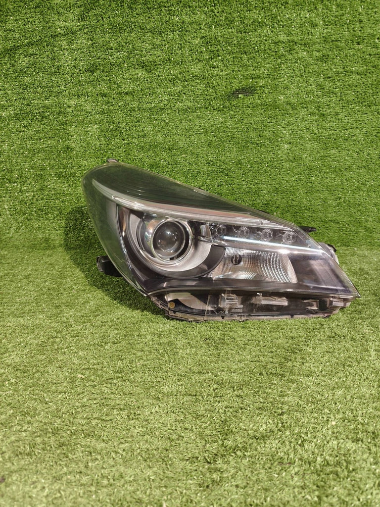 Frontscheinwerfer Toyota Yaris Rechts Scheinwerfer Headlight SCH9052746961ir