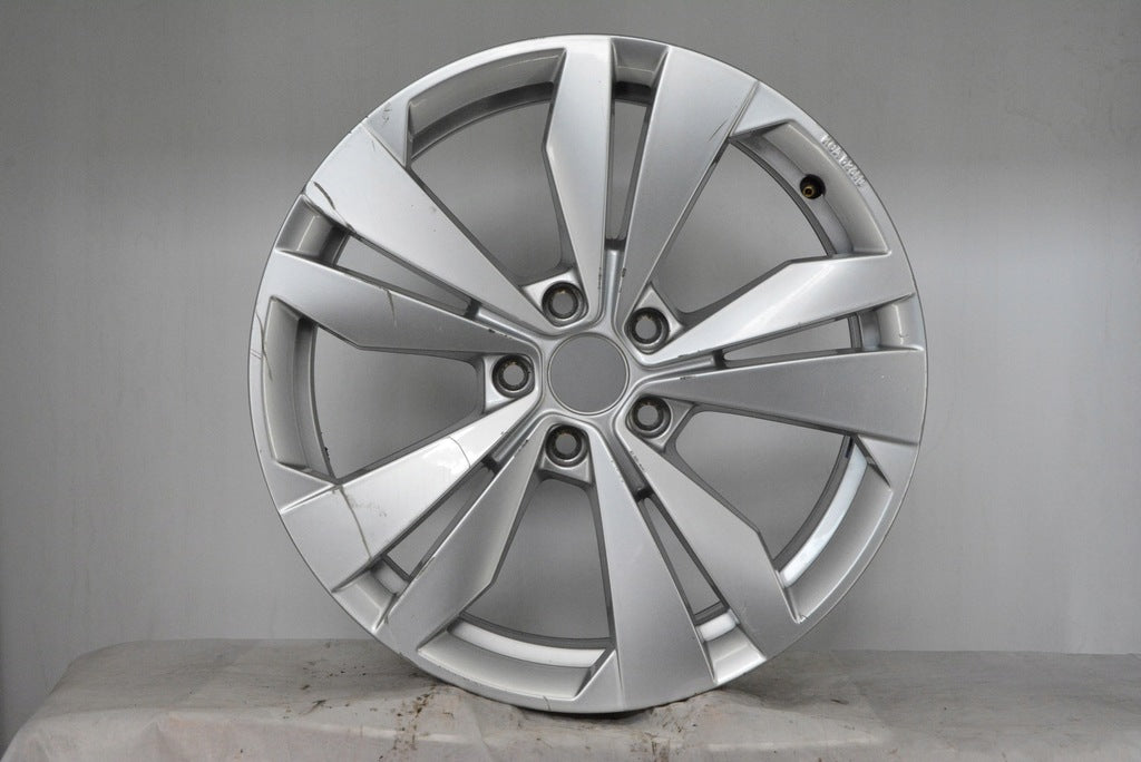 1x Alufelge 18 Zoll 7.5" 5x112 50ET Glanz Silber 10A071498 Vw Rim Wheel FEL5489522021vk