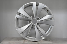 Load image into Gallery viewer, 1x Alufelge 18 Zoll 7.5" 5x112 50ET Glanz Silber 10A071498 Vw Rim Wheel FEL5489522021vk