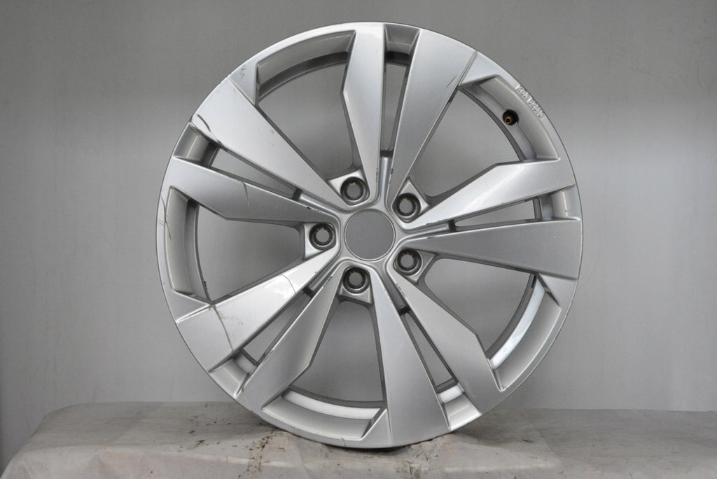 1x Alufelge 18 Zoll 7.5" 5x112 50ET Glanz Silber 10A071498 VW Rim Wheel FEL7864578901qu