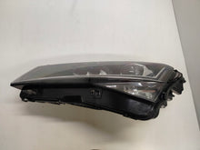 Laden Sie das Bild in den Galerie-Viewer, Frontscheinwerfer Skoda Superb III 3V1941015D Full LED Rechts oder Links