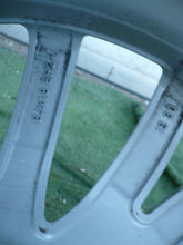 Laden Sie das Bild in den Galerie-Viewer, 1x Alufelge 18 Zoll 8.0&quot; 5x120 30ET Glanz Silber 6883414 BMW F11 F10 F12 F13