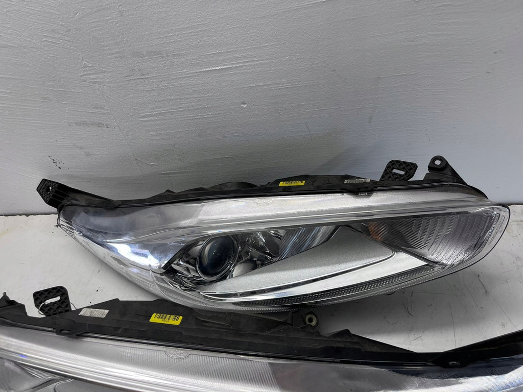 Frontscheinwerfer Ford Fiesta I Ein Stück (Rechts oder Links) Headlight SCH2576702593kq