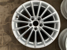 Laden Sie das Bild in den Galerie-Viewer, 1x Alufelge 17 Zoll 7.5&quot; 5x112 8V0601025BN Audi Rim Wheel