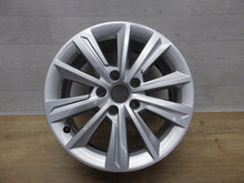 Laden Sie das Bild in den Galerie-Viewer, 1x Alufelge 16 Zoll 6.5&quot; 5x112 33ET 7N5601025F Seat Alhambra Rim Wheel