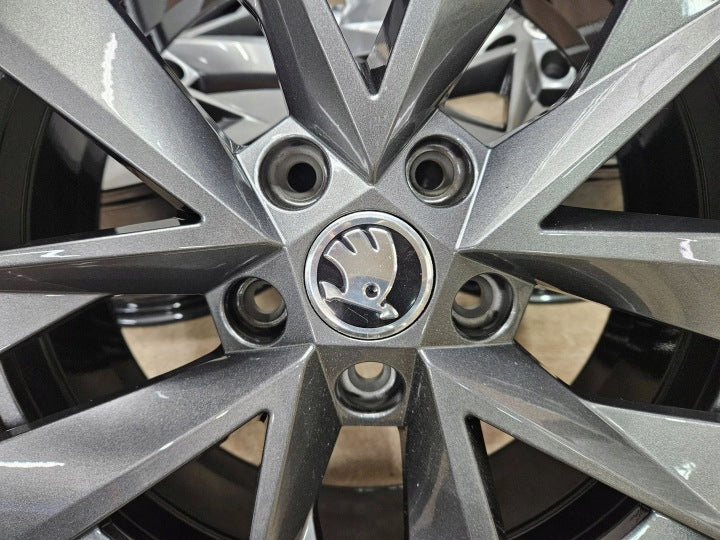 4x Alufelge 17 Zoll 7.0" 5x112 46ET Glanz Silber 5E3601025E Mg Octavia I FEL8888002154uo
