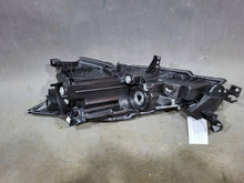 Laden Sie das Bild in den Galerie-Viewer, Frontscheinwerfer Mazda 6 Rechts Scheinwerfer Headlight