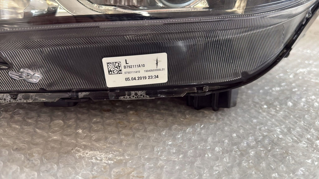 Frontscheinwerfer Hyundai Tucson D7921-11A10 Links Scheinwerfer Headlight SCH7007127727og