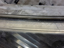 Laden Sie das Bild in den Galerie-Viewer, Frontscheinwerfer Toyota Corolla Verso Ein Satz Scheinwerfer Headlight SCH5487784266sm