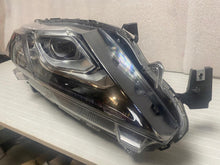 Laden Sie das Bild in den Galerie-Viewer, Frontscheinwerfer Mitsubishi Eclipse Cross I W3153 LED Rechts oder Links