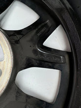 Laden Sie das Bild in den Galerie-Viewer, 1x Alufelge 17 Zoll 7.0&quot; 5x108 40,5ET Glanz Silber 32271987 Volvo Rim Wheel