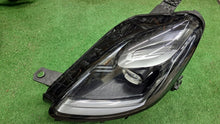 Laden Sie das Bild in den Galerie-Viewer, Frontscheinwerfer Maserati I 06702930710 Links Scheinwerfer Headlight SCH3417030961nt