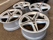 Laden Sie das Bild in den Galerie-Viewer, 4x Alufelge 18 Zoll 8.0" 5x112 40ET Glanz Silber 8W0601025 Audi A4 B9 Rim Wheel FEL8694444181lk