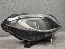 Laden Sie das Bild in den Galerie-Viewer, Frontscheinwerfer Mercedes-Benz W246 A2468201661 030127127200 Xenon Rechts SCH9029967737th