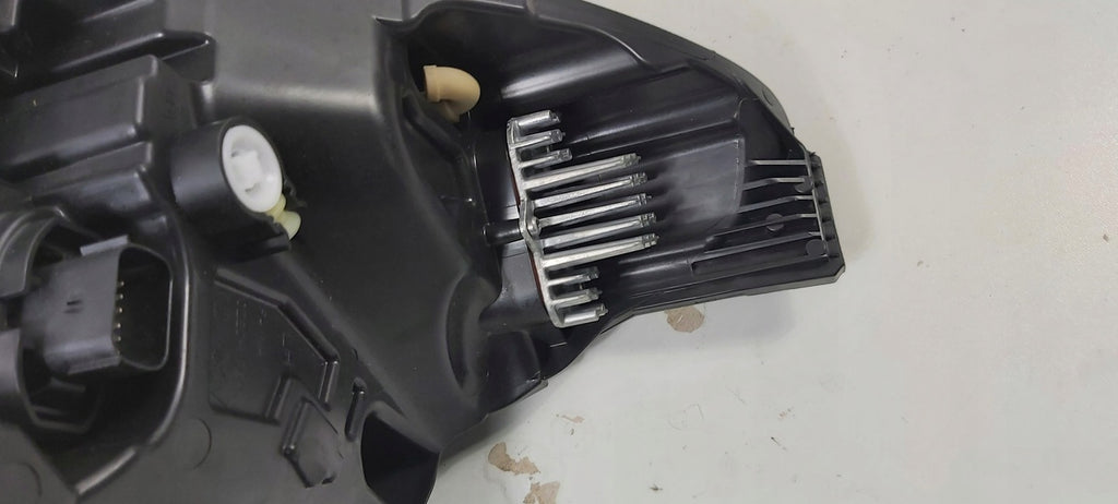 Frontscheinwerfer Ford Focus NX7B-13E015-CF LED Ein Stück (Rechts oder Links) SCH9780949471lq