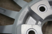 Laden Sie das Bild in den Galerie-Viewer, 1x Alufelge 17 Zoll 7.0" 5x110 41ET 156084654 Alfa Romeo Rim Wheel FEL4779325260ll