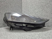 Laden Sie das Bild in den Galerie-Viewer, Frontscheinwerfer Audi B9 8W0941036J LED Ein Stück (Rechts oder Links) Headlight