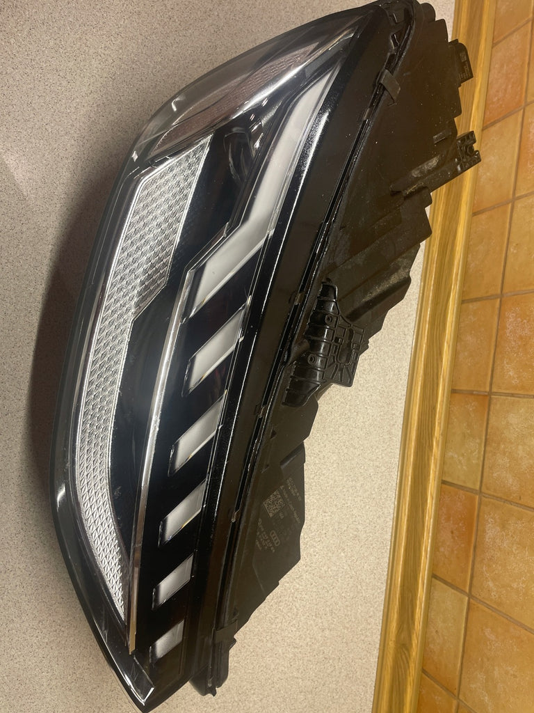 Frontscheinwerfer Audi A4 B9 LED Rechts Scheinwerfer Headlight