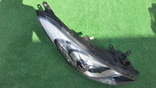 Load image into Gallery viewer, Frontscheinwerfer Hyundai I30 92102-A3000 Rechts Scheinwerfer Headlight