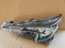 Load image into Gallery viewer, Frontscheinwerfer Toyota Corolla 81150-02S60 Links Scheinwerfer Headlight