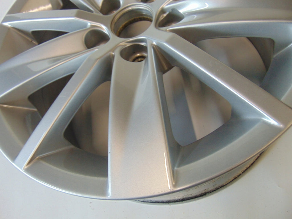 1x Alufelge 15 Zoll 6.0" 5x100 40ET Glanz Silber 6C0601025 VW Polo Rim Wheel