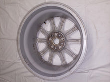 Laden Sie das Bild in den Galerie-Viewer, 1x Alufelge 17 Zoll 7.5&quot; 5x114.3 50ET Glanz Silber 9965077570 Mazda Rim Wheel
