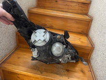Laden Sie das Bild in den Galerie-Viewer, Frontscheinwerfer Toyota Avensis Ein Stück (Rechts oder Links) Headlight SCH7145870093es