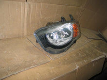 Laden Sie das Bild in den Galerie-Viewer, Frontscheinwerfer Mitsubishi Colt VI 8301B179 Links Scheinwerfer Headlight