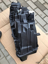 Laden Sie das Bild in den Galerie-Viewer, Frontscheinwerfer Mercedes-Benz W247 A2479063804 A2479063504 Ein Satz Headlight