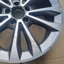 Load image into Gallery viewer, 1x Alufelge 19 Zoll 7.5" 5x112 49ET Silber A4474015400 Mercedes-Benz Vito W447 FEL2115727644mj