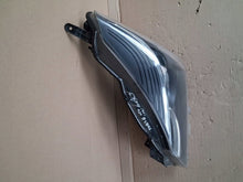 Laden Sie das Bild in den Galerie-Viewer, Frontscheinwerfer Toyota Yaris LED Links Scheinwerfer Headlight SCH8852932937cw