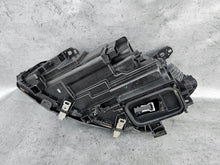 Laden Sie das Bild in den Galerie-Viewer, Frontscheinwerfer Mercedes-Benz W246 A2469062801 Xenon Rechts Headlight