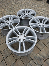 Laden Sie das Bild in den Galerie-Viewer, 4x Alufelge 19 Zoll 8.0" 5x120 40ET Glanz Silber 6007214-00-D Tesla Model S FEL8048573631bs