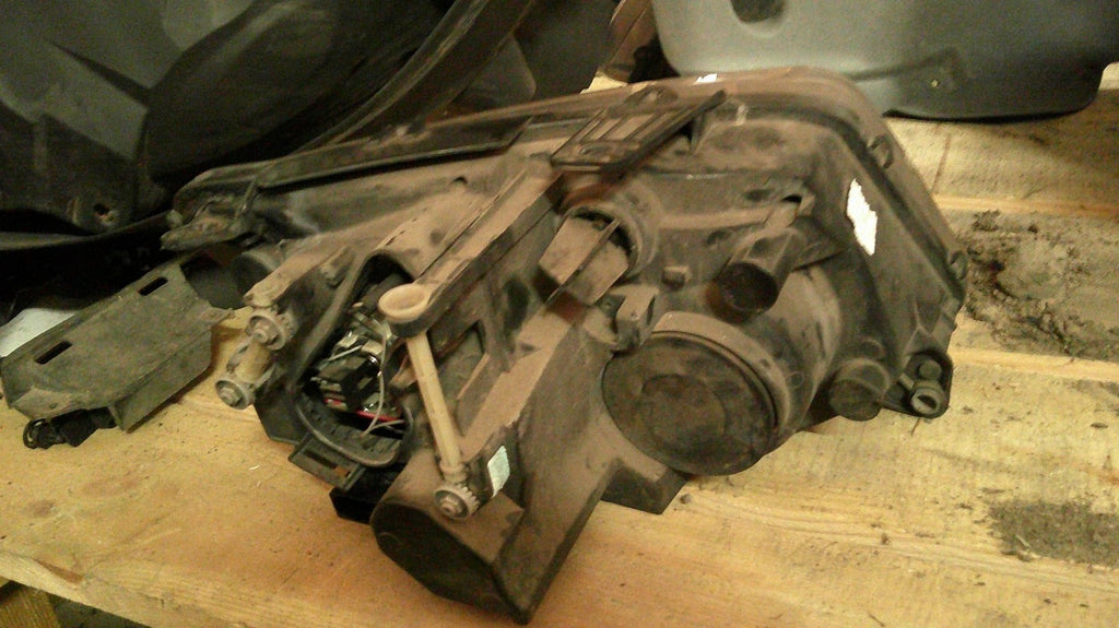 Frontscheinwerfer VW Amarok 2H1941015 85122000 Links Scheinwerfer Headlight SCH9767958596th
