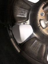 Laden Sie das Bild in den Galerie-Viewer, 1x Alufelge 16 Zoll 403003392R Dacia Duster Rim Wheel FEL3390751024cb