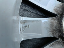 Laden Sie das Bild in den Galerie-Viewer, 1x Alufelge 15 Zoll 5.5&quot; 5x100 40ET 6F0601025G Seat Rim Wheel