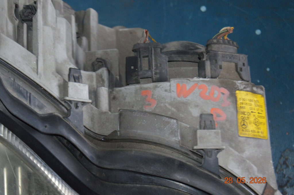 Frontscheinwerfer Mercedes-Benz W203 A2038203861 0301166176 Rechts Headlight SCH5952419730qn