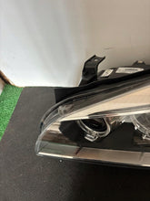 Laden Sie das Bild in den Galerie-Viewer, Frontscheinwerfer BMW X1 F48 90020685 729026707 Xenon Rechts oder Links SCH9705894163zn